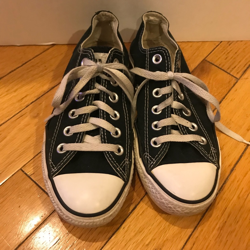 Converse Women’s 6.5 / Men’s 4.5